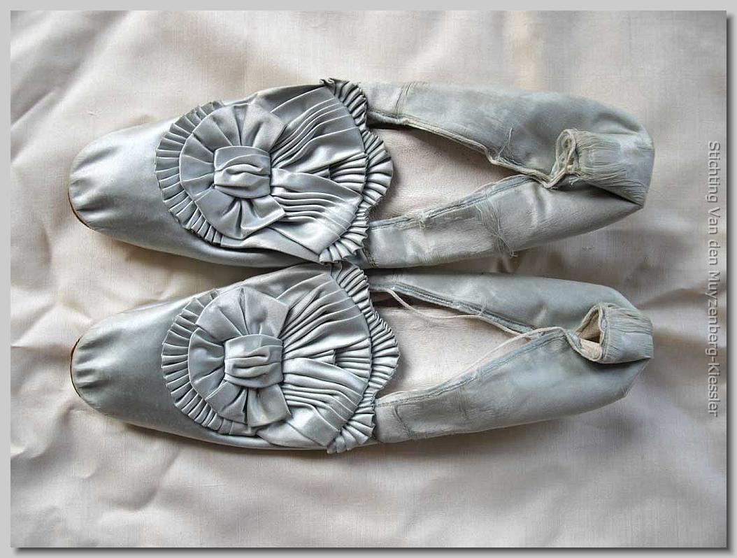 Zilverkleurige schoentjes uit heel soepel leer