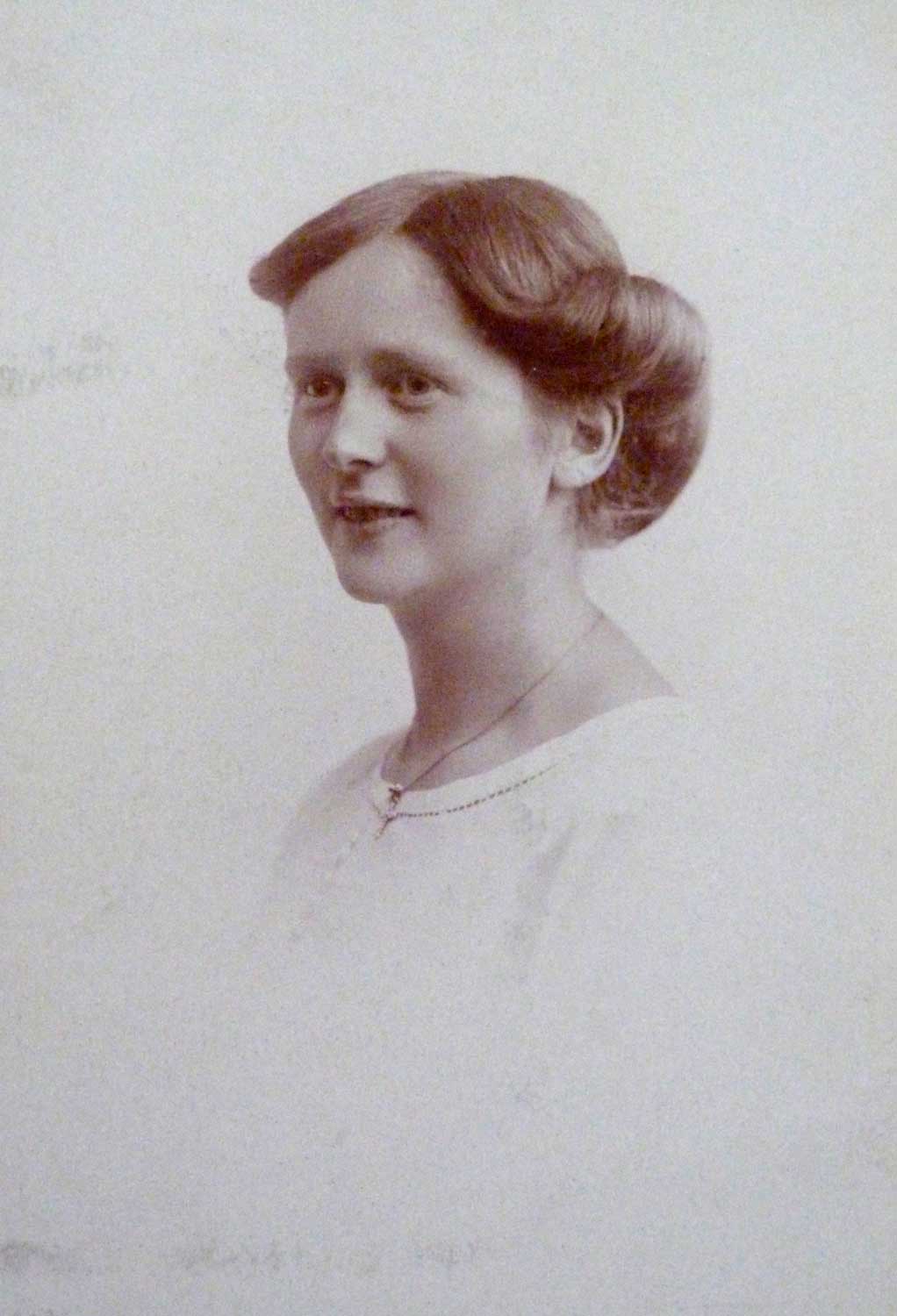 Portret van jonge dame