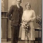 Kees en Dina, 1924 Poserend stel in zwart kostuum en witte jurk