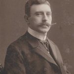 Portret van heer met grote snor