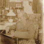 Erwin Woldemar Botho Kiessler, 1903 Oudere man in een luierstoel binnenshuis