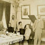 Erwin Woldemar Botho en Hannah Lydia met vrienden, 1902 Mensen rondom een tafel en bij de piano