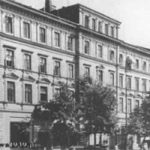 Aleje Jerozolimskie,  1938 Symetrisch gebouw met veel ramen en bomen er voor