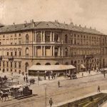 Warszawa - Europa hotel Rond hoek gebouw aan brede verkeersstraat