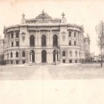 Warszawa - Hogeschool vierkant gebouw met ronde hoeken