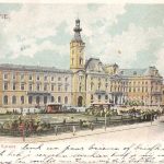 Warszawa - Raadhuis groot gebouw met toren en parkje er voor