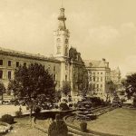 Warszawa - Raadhuis (rond 1930) Groot gebouw met toren en park er voor