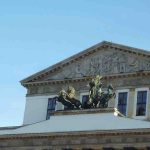 Warszawa - Teater Wielki (2015) koperen beeldhouwwerk met 4 paarden