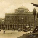 Warszawa - Staszicpaleis Gebouw met ronde koepel en groot plein er voor